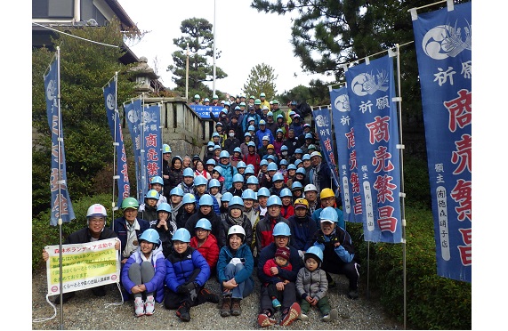 スタート前に森稲荷神社で集合写真2020.9