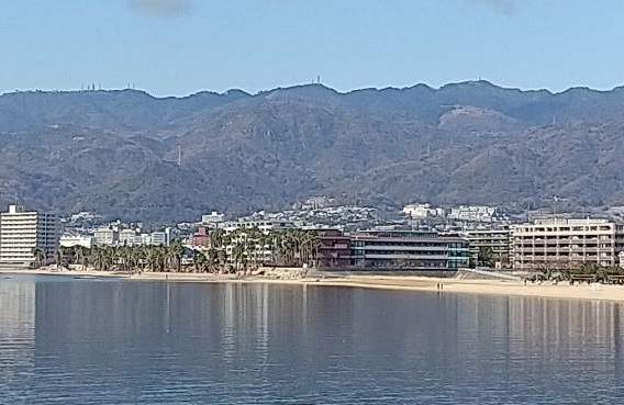 西宮浜から六甲山 2025.11